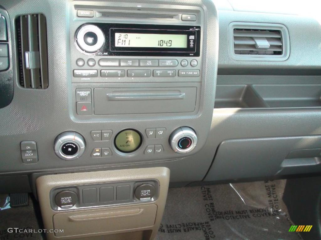 2007 Honda Ridgeline RT Controls Photo #38042030