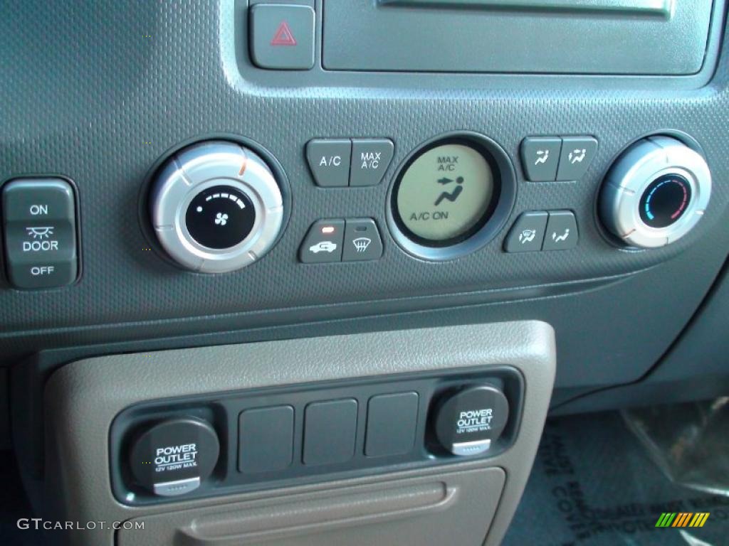2007 Honda Ridgeline RT Controls Photo #38042070