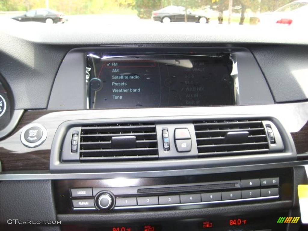 2011 BMW 5 Series 528i Sedan Controls Photo #38043979