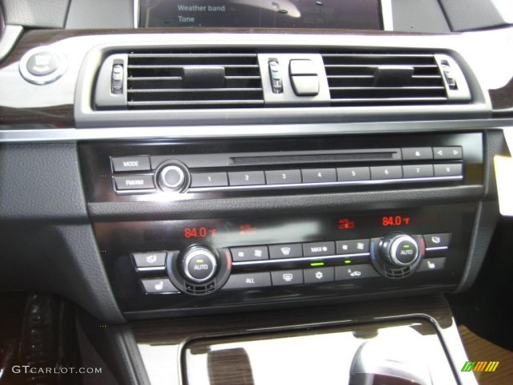 2011 BMW 5 Series 528i Sedan Controls Photo #38043991