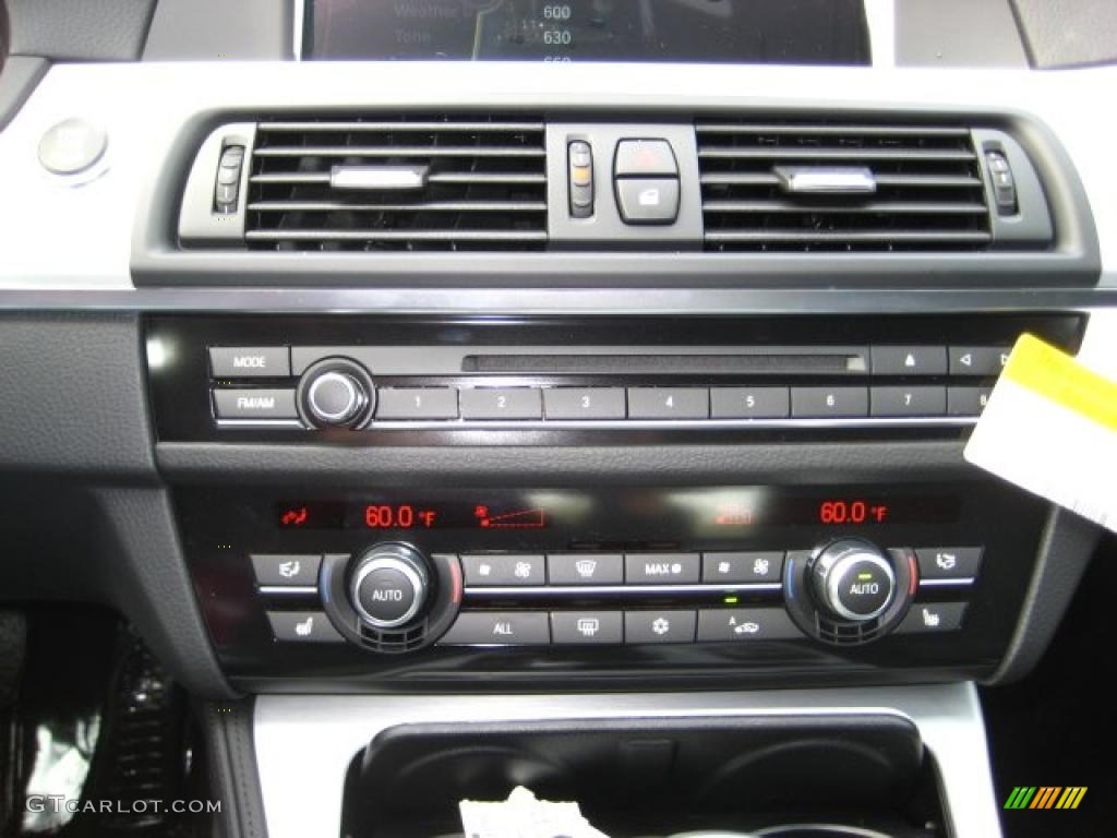 2011 BMW 5 Series 535i Sedan Controls Photo #38044295