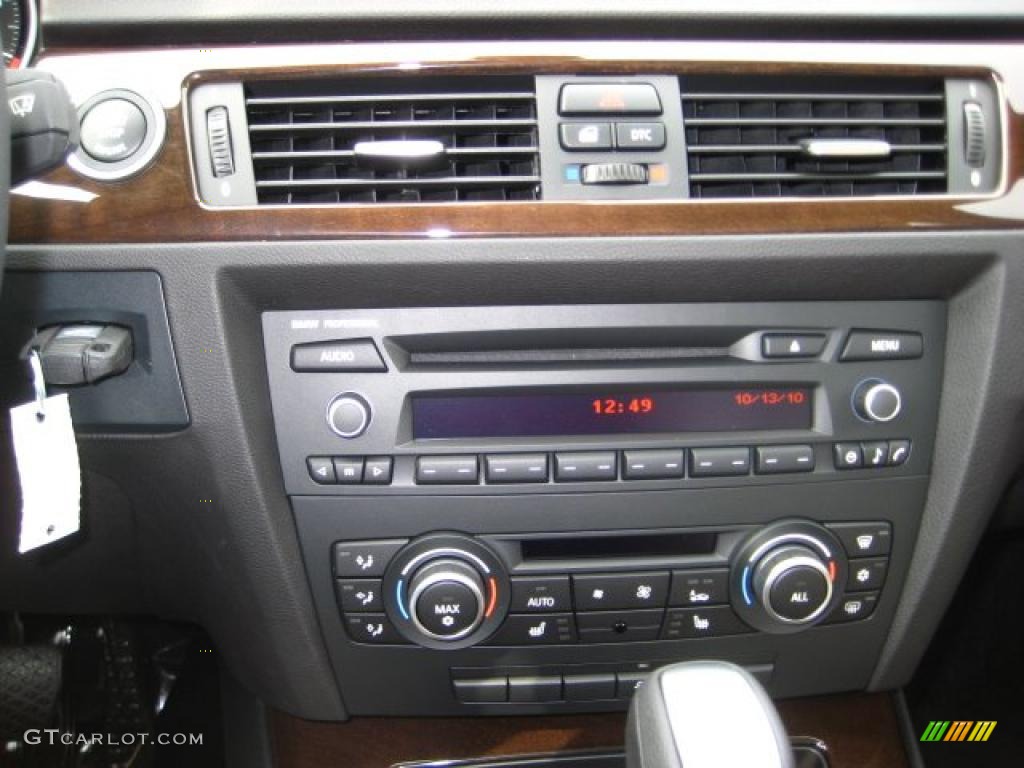 2011 BMW 3 Series 328i xDrive Sedan Controls Photo #38045131