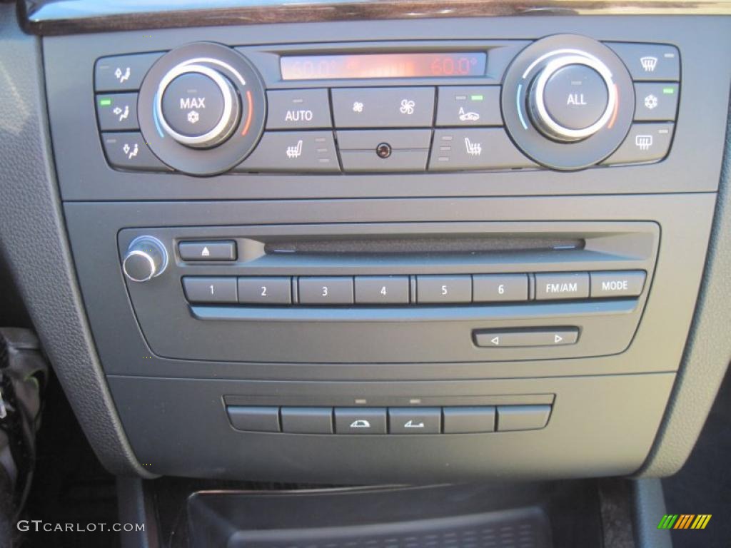 2011 BMW 1 Series 135i Convertible Controls Photo #38046680