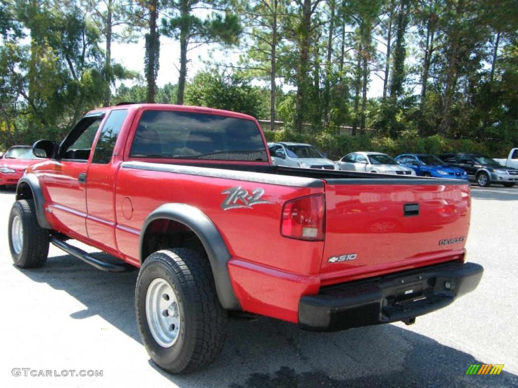 2003 S10 ZR2 Extended Cab 4x4 - Victory Red / Graphite photo #3