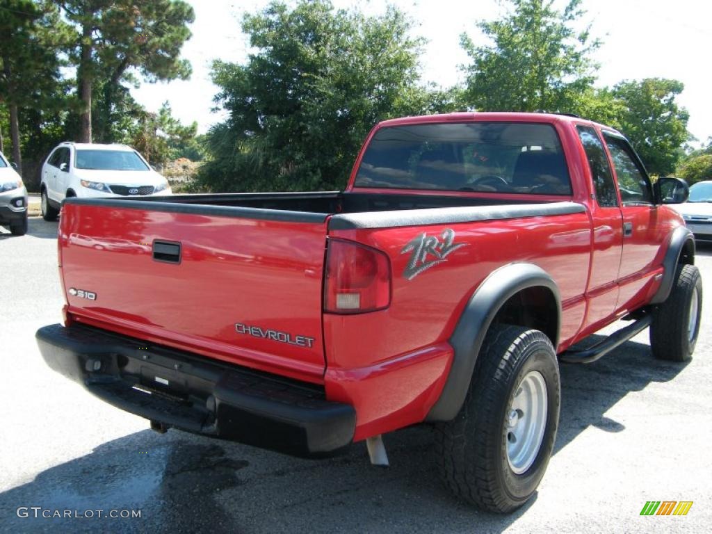 2003 S10 ZR2 Extended Cab 4x4 - Victory Red / Graphite photo #5