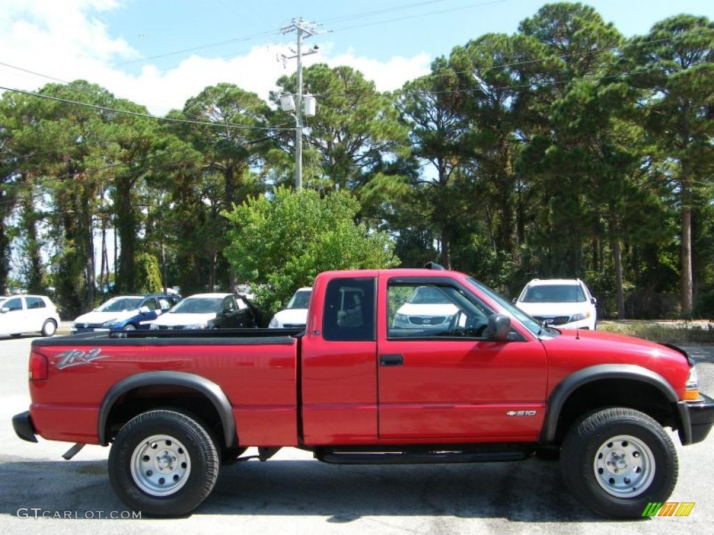 2003 S10 ZR2 Extended Cab 4x4 - Victory Red / Graphite photo #6