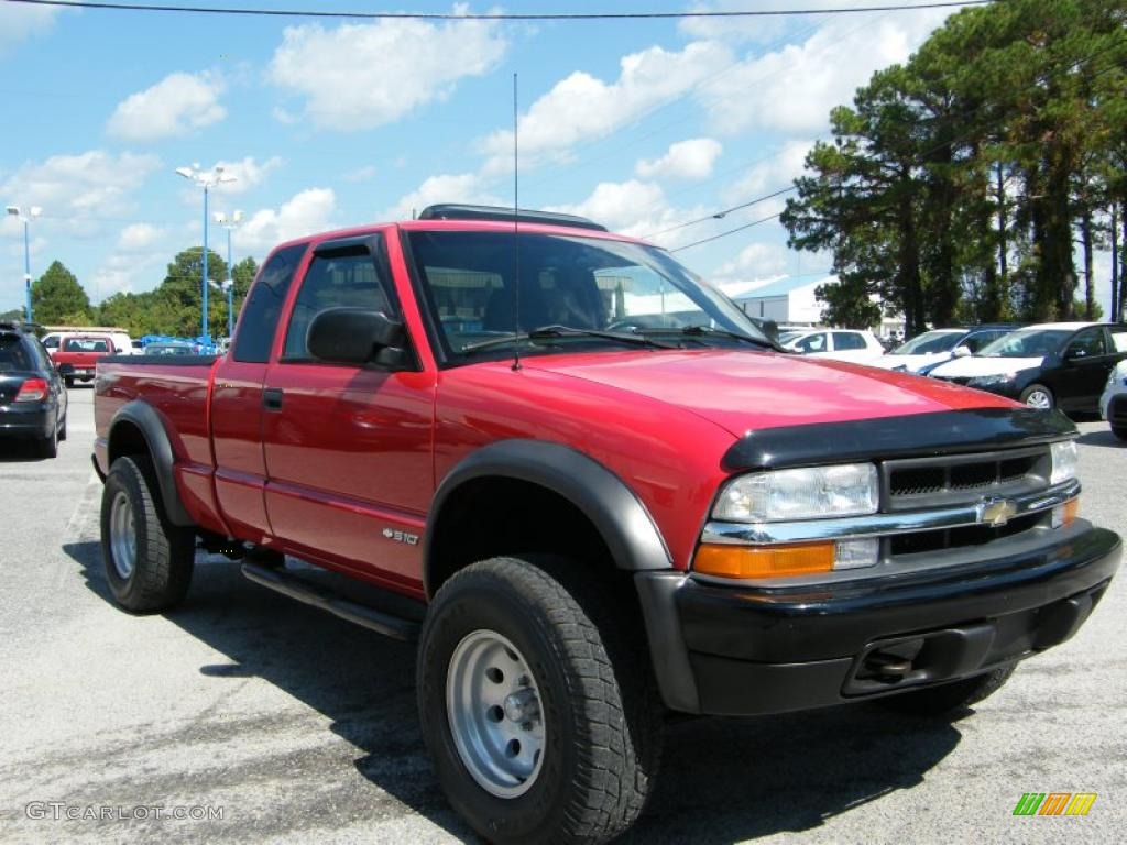 2003 S10 ZR2 Extended Cab 4x4 - Victory Red / Graphite photo #7