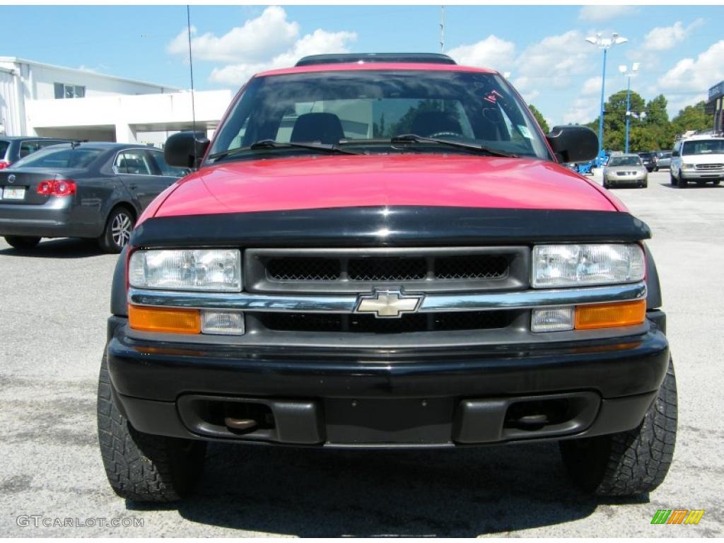 2003 S10 ZR2 Extended Cab 4x4 - Victory Red / Graphite photo #8