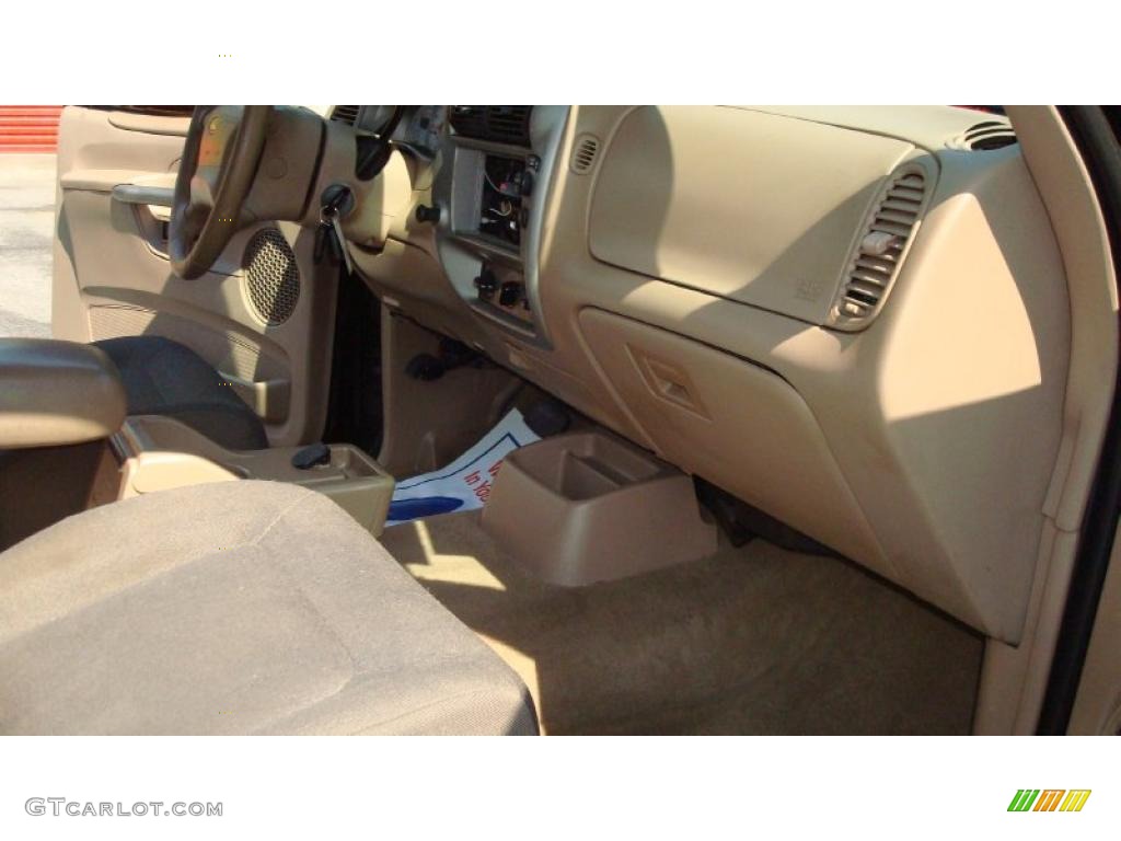 2002 Explorer Sport - Black Clearcoat / Medium Parchment photo #17