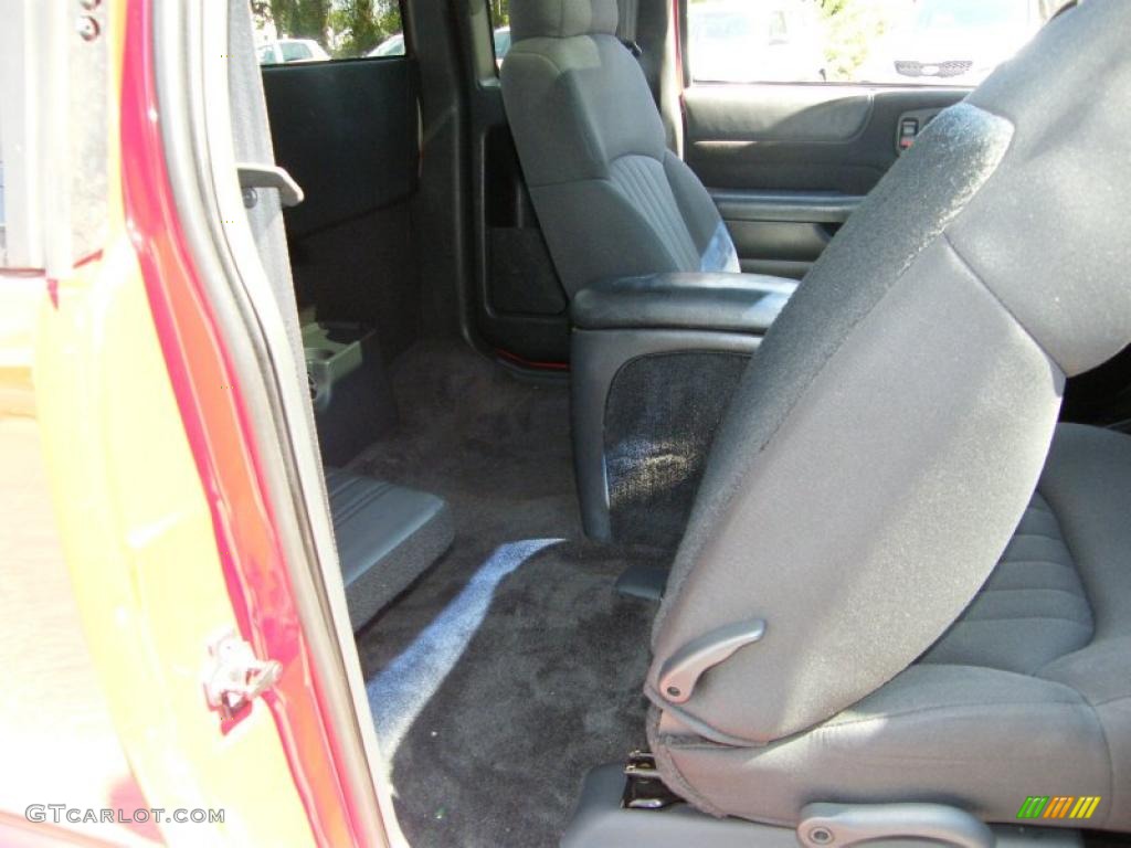 2003 S10 ZR2 Extended Cab 4x4 - Victory Red / Graphite photo #27