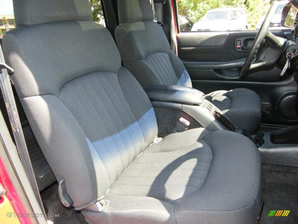 2003 S10 ZR2 Extended Cab 4x4 - Victory Red / Graphite photo #28