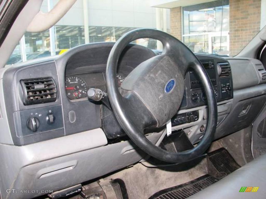 2005 F550 Super Duty XL Regular Cab Chassis - Oxford White / Medium Flint photo #4