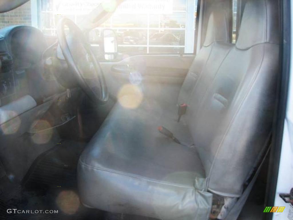 2005 F550 Super Duty XL Regular Cab Chassis - Oxford White / Medium Flint photo #5