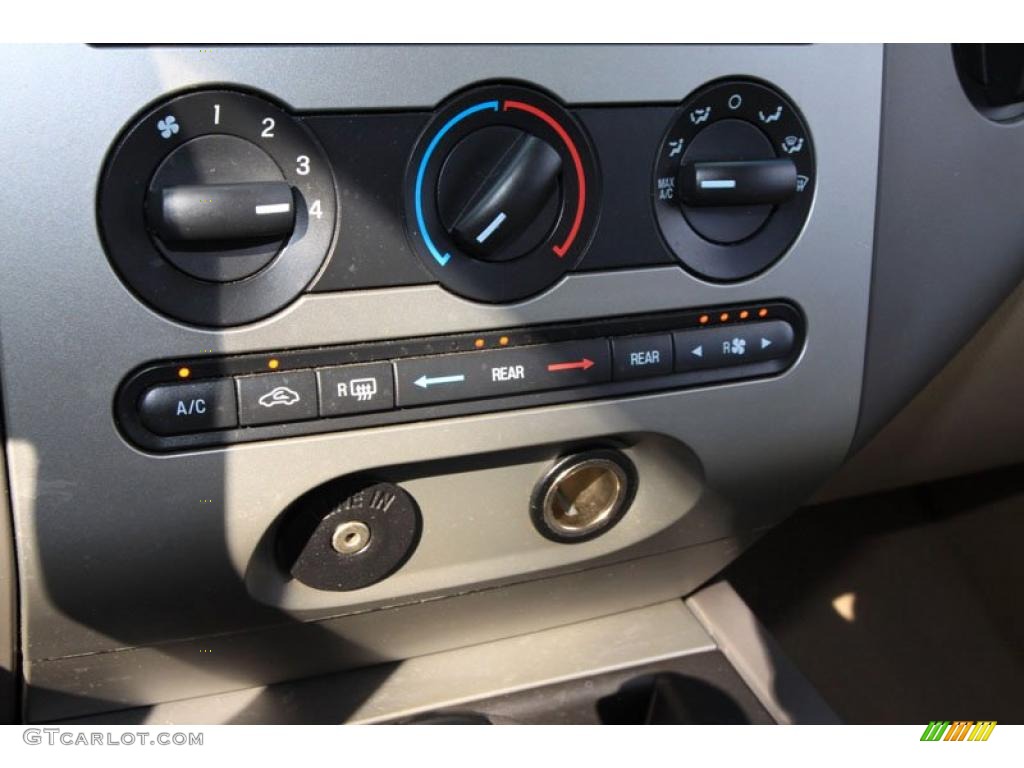 2007 Ford Expedition XLT Controls Photo #38053248