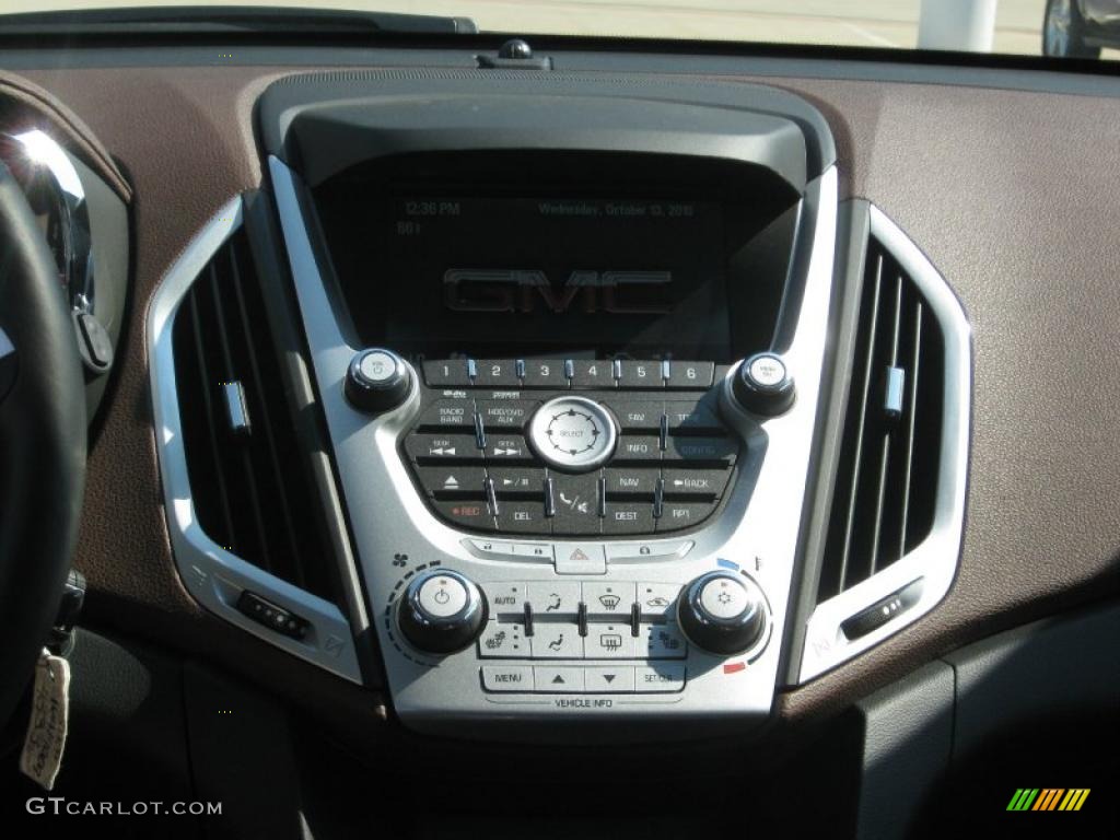 2010 GMC Terrain SLT Controls Photo #38055590