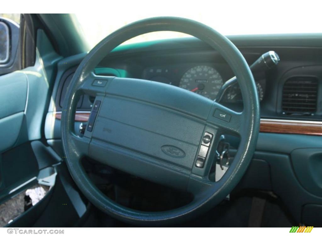 1995 Ford Crown Victoria Standard Crown Victoria Model Green Steering Wheel Photo #38056442