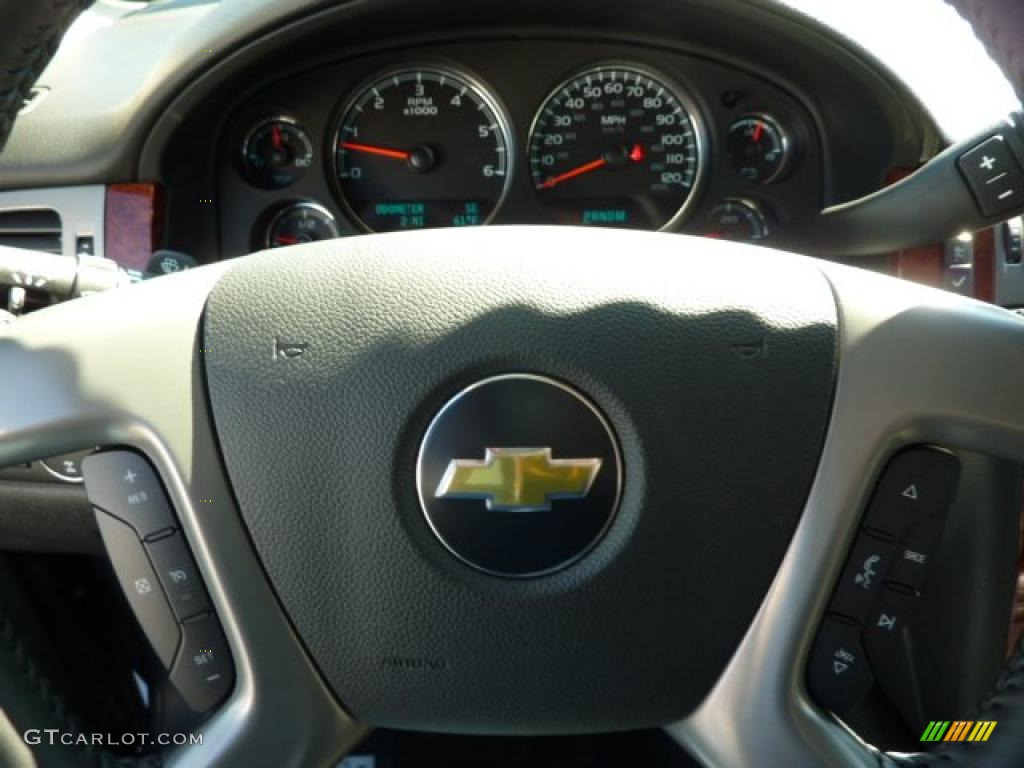 2011 Chevrolet Tahoe LS 4x4 Controls Photo #38059017