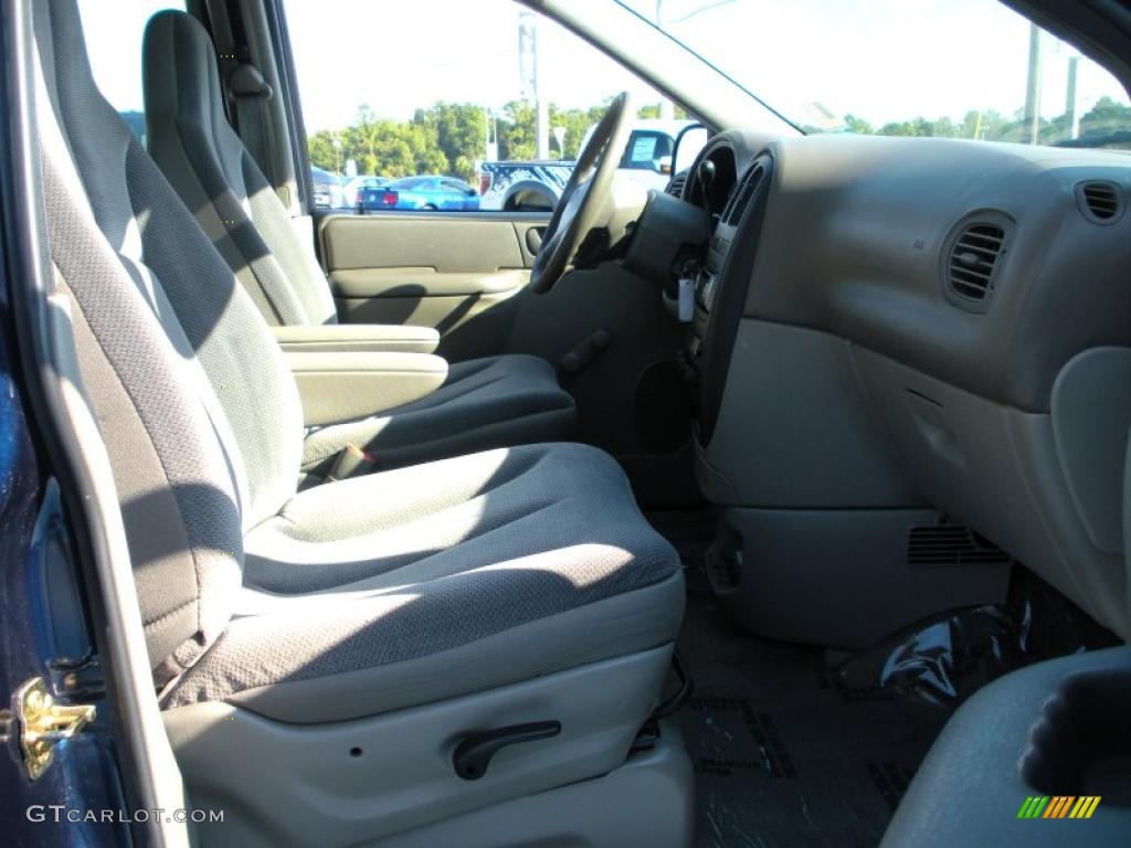 Mist Gray Interior 2002 Dodge Caravan SE Photo #38062984