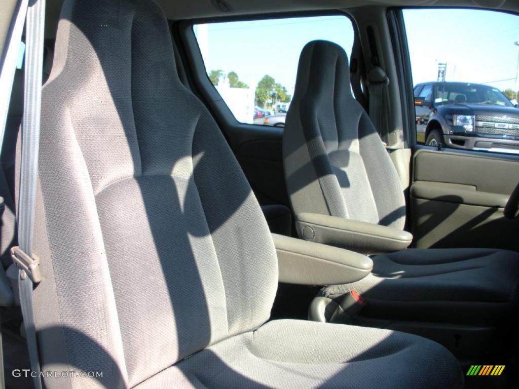 Mist Gray Interior 2002 Dodge Caravan SE Photo #38063000