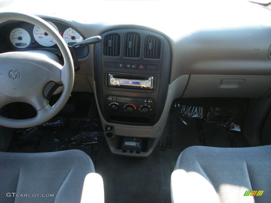 2002 Dodge Caravan SE Mist Gray Dashboard Photo #38063016
