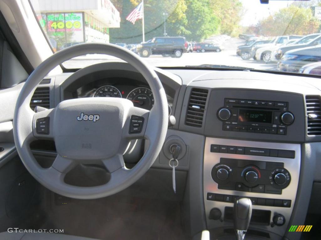 2007 Jeep Grand Cherokee Laredo 4x4 Medium Slate Gray Dashboard Photo #38064288