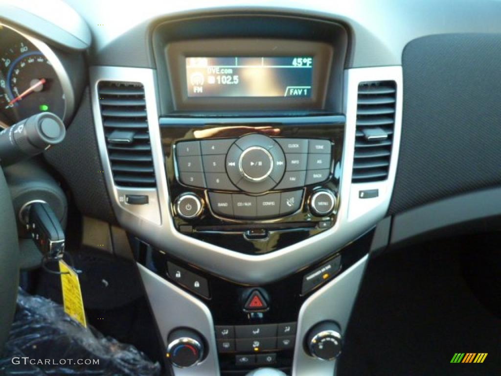 2011 Chevrolet Cruze LT Controls Photo #38065297