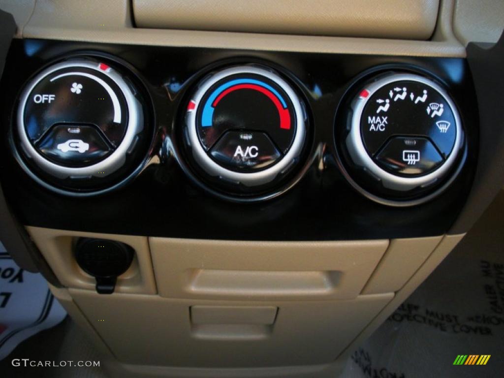 2005 Honda CR-V LX Controls Photo #38065452