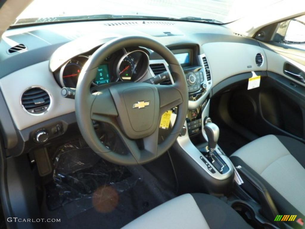 2011 Chevrolet Cruze LS dashboard Photo #38065516