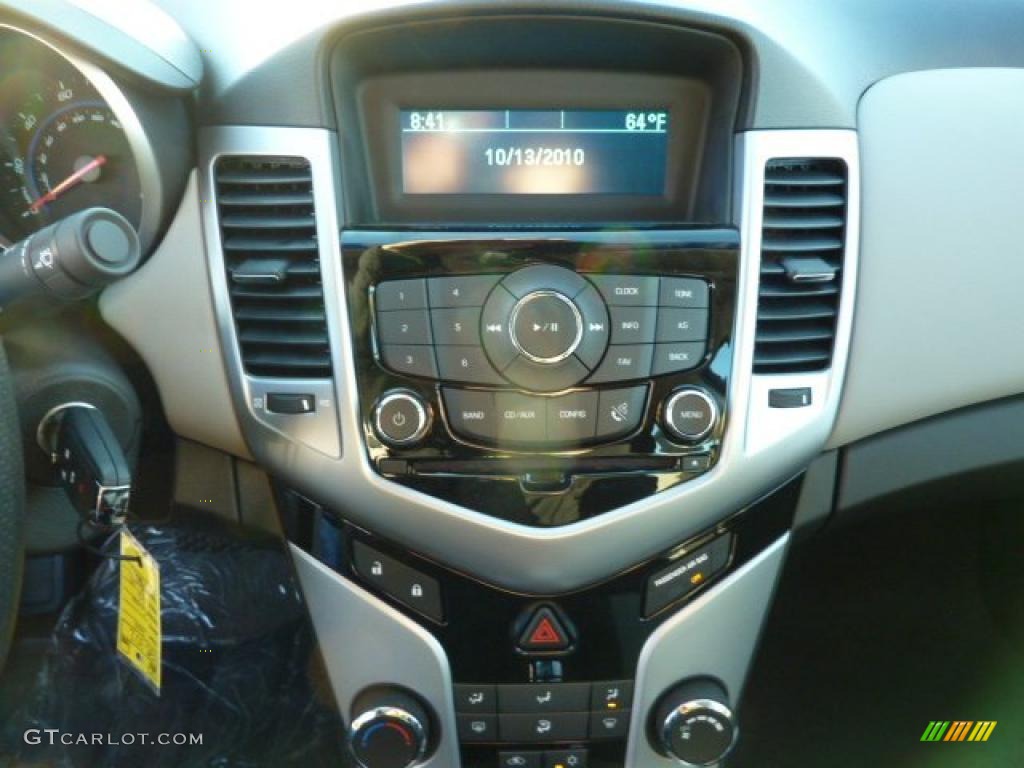 2011 Chevrolet Cruze LS Controls Photo #38065588