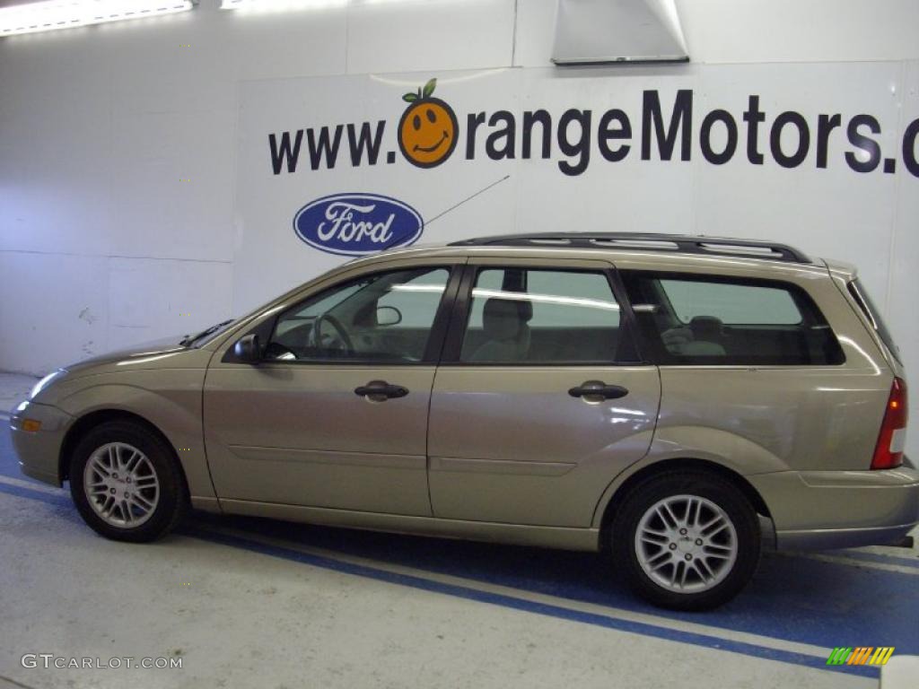 2003 Focus ZTW Wagon - Arizona Beige Metallic / Medium Graphite photo #4