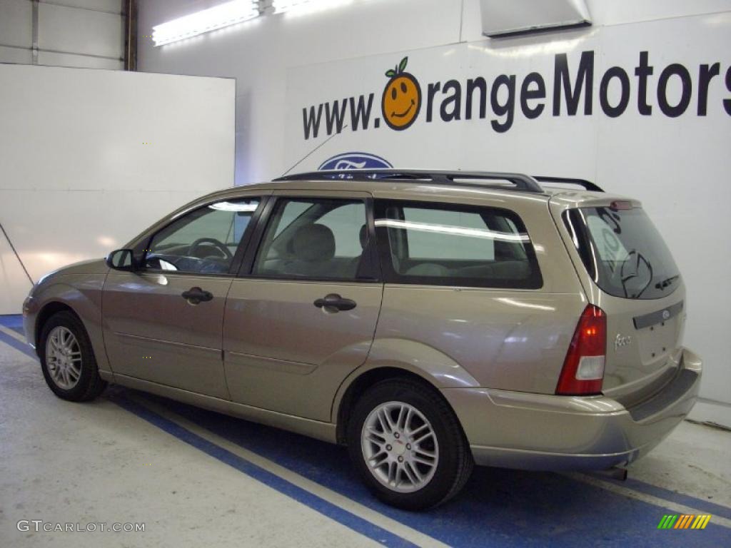 2003 Focus ZTW Wagon - Arizona Beige Metallic / Medium Graphite photo #5