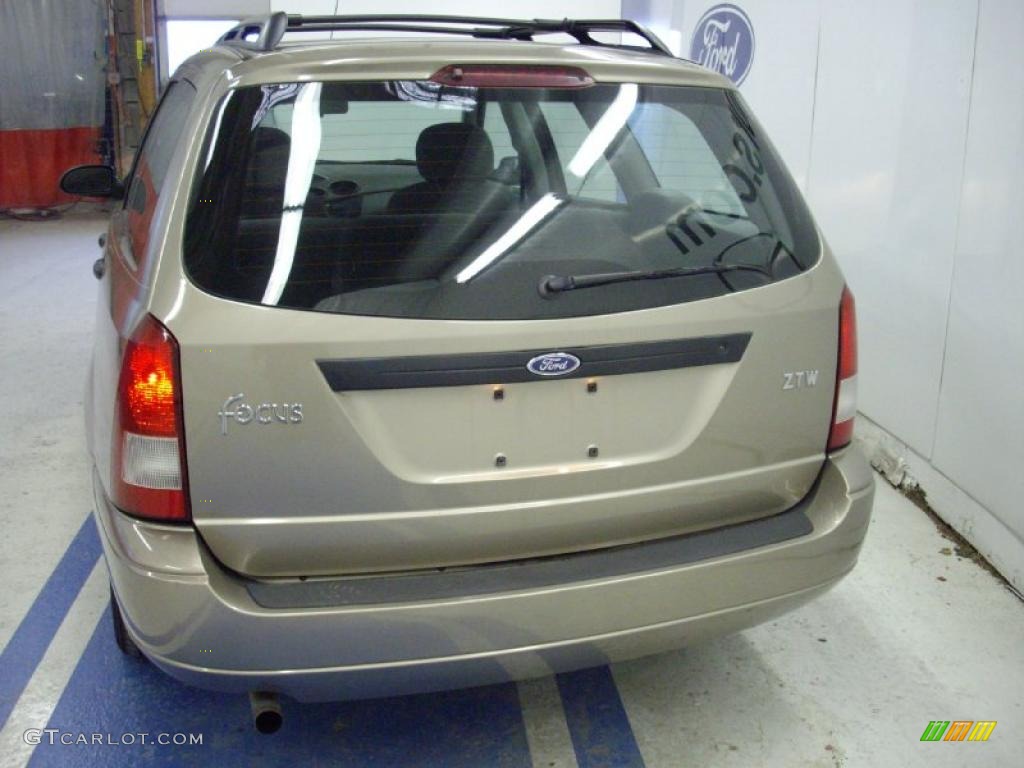 2003 Focus ZTW Wagon - Arizona Beige Metallic / Medium Graphite photo #6