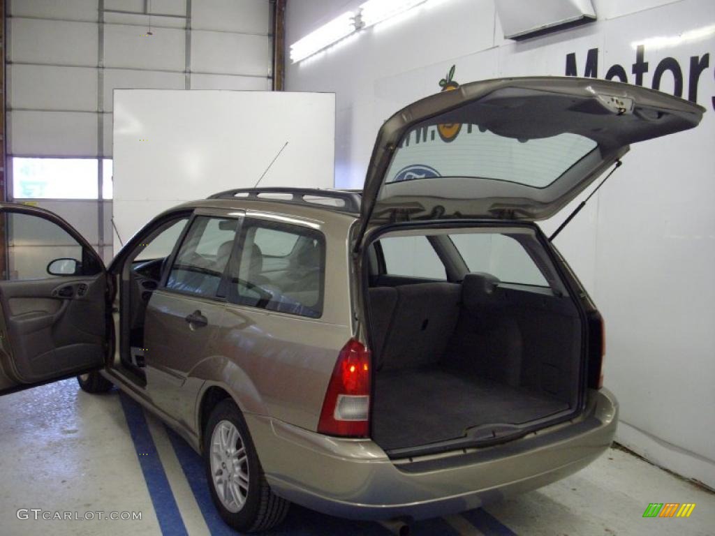 2003 Ford Focus ZTW Wagon Trunk Photo #38065764