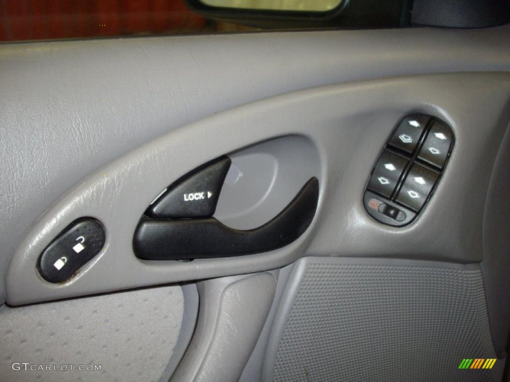 2003 Ford Focus ZTW Wagon Controls Photo #38065820