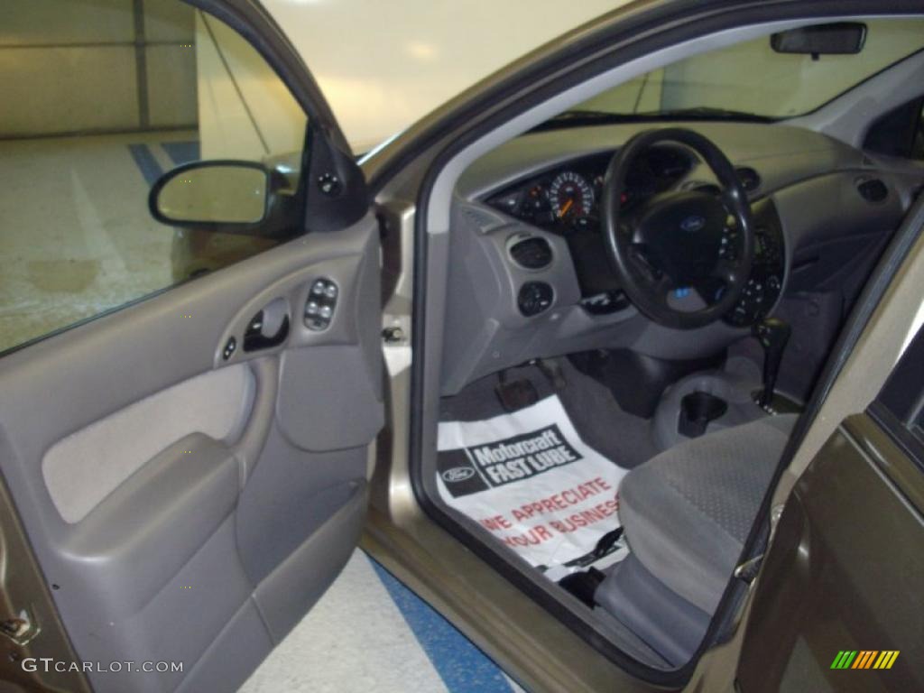 2003 Focus ZTW Wagon - Arizona Beige Metallic / Medium Graphite photo #19