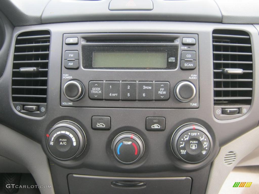 2006 Kia Optima LX Controls Photo #38067779