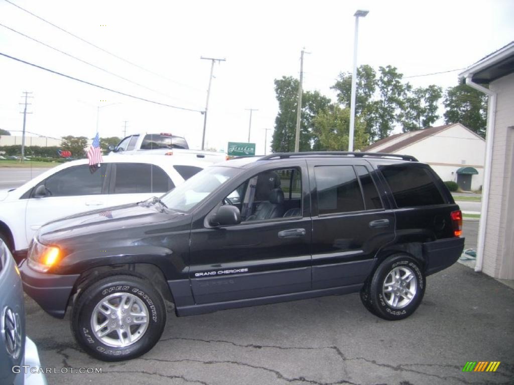 2003 Grand Cherokee Laredo 4x4 - Brilliant Black / Dark Slate Gray photo #1