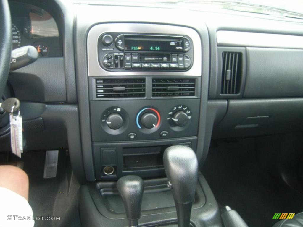 2003 Grand Cherokee Laredo 4x4 - Brilliant Black / Dark Slate Gray photo #16