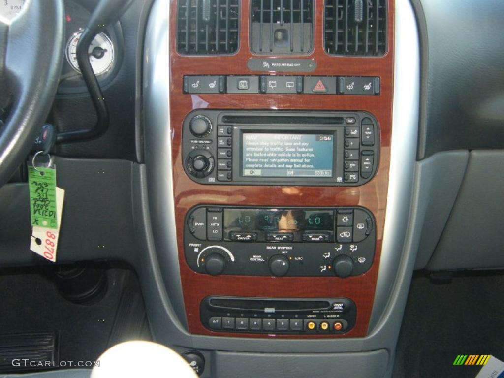 2006 Chrysler Town & Country Limited Controls Photo #38070217