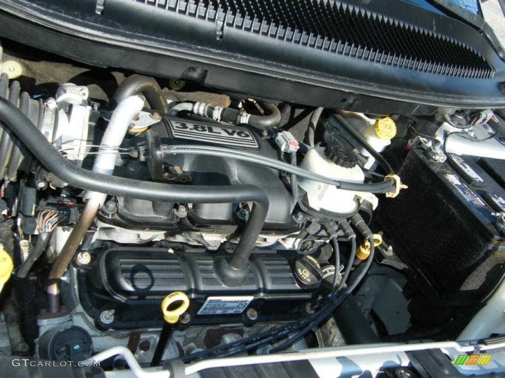 2006 Chrysler Town & Country Limited 3.8L OHV 12V V6 Engine Photo #38070357