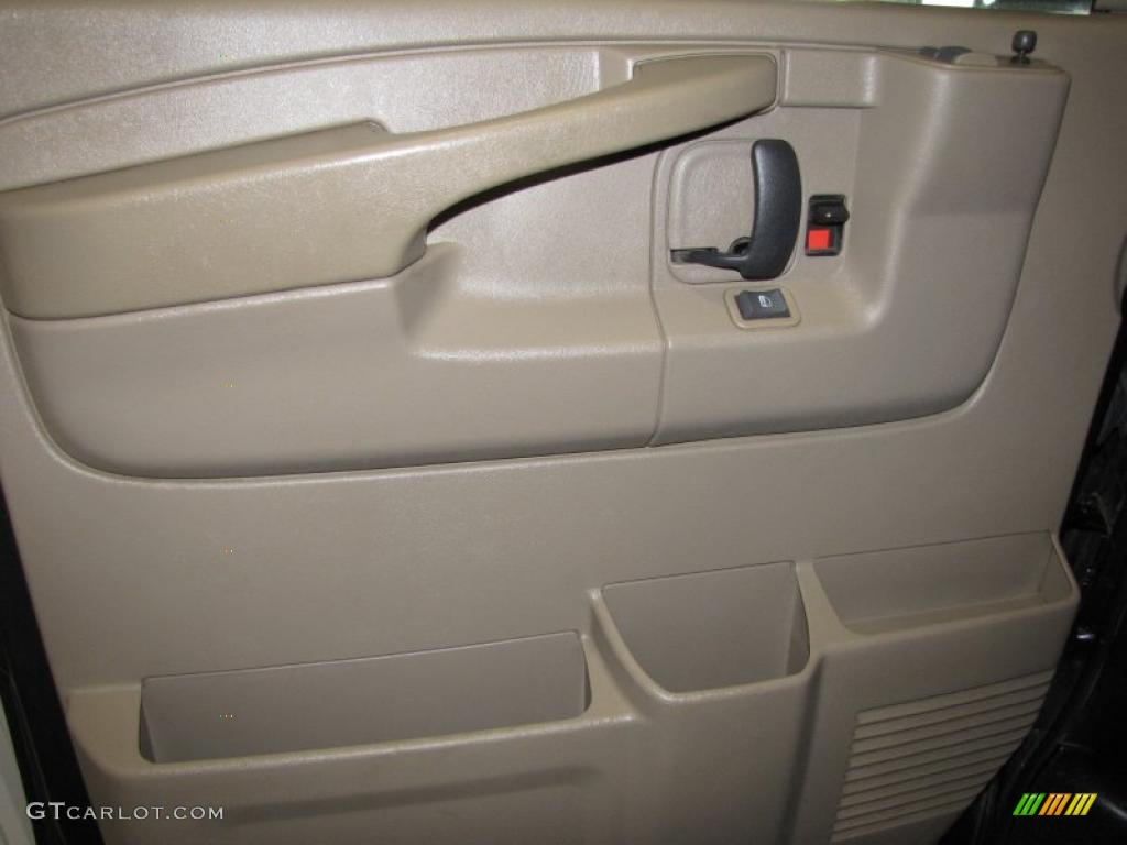Neutral Interior 2004 Chevrolet Express 1500 Passenger Conversion Van Photo #38071409