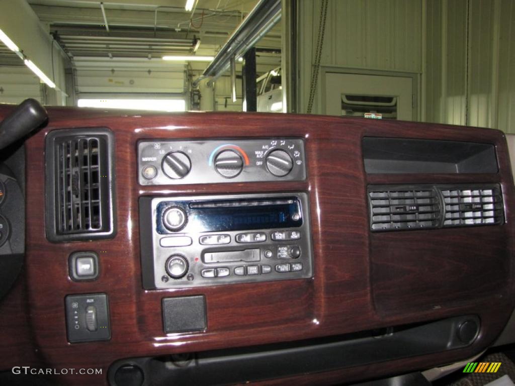 2004 Chevrolet Express 1500 Passenger Conversion Van Controls Photo #38071433