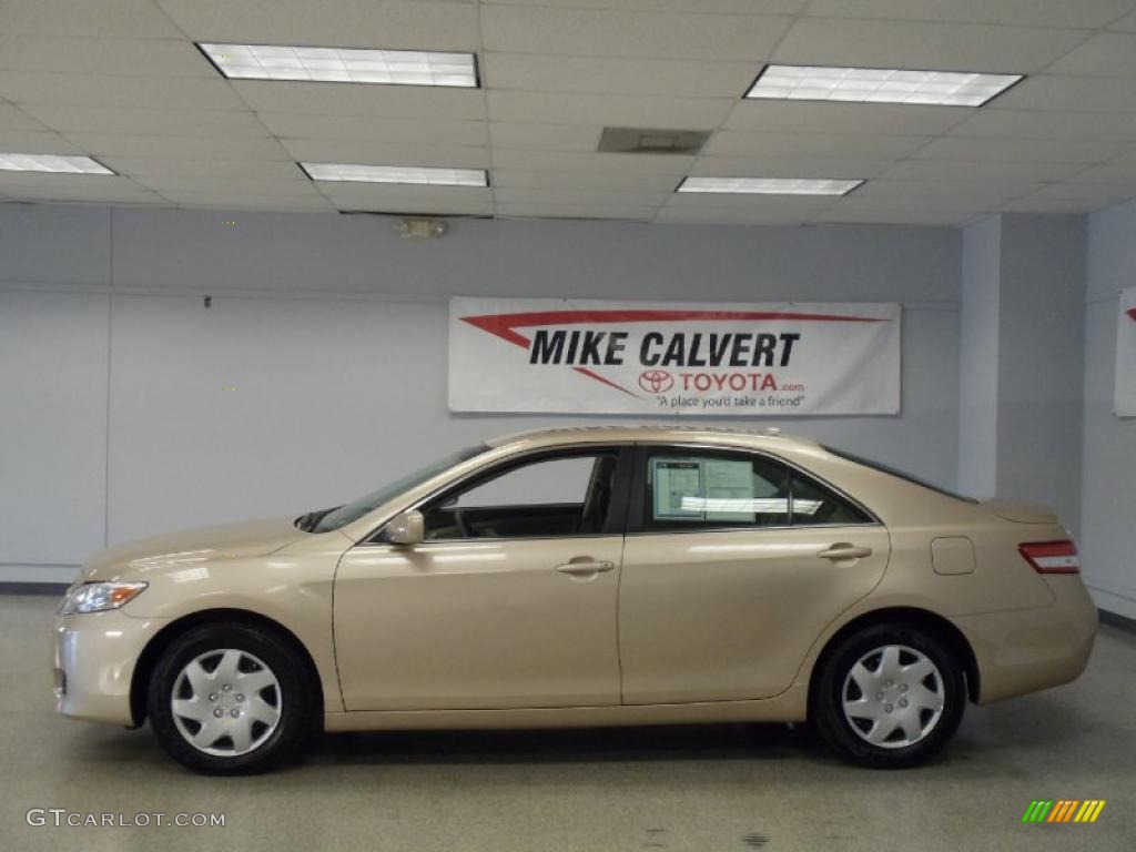 2010 Camry LE - Sandy Beach Metallic / Bisque photo #3