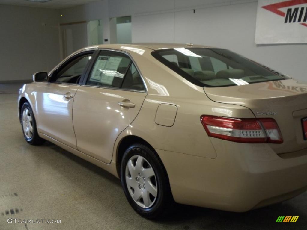 2010 Camry LE - Sandy Beach Metallic / Bisque photo #5