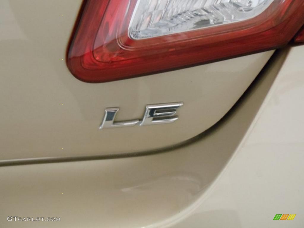 2010 Camry LE - Sandy Beach Metallic / Bisque photo #6