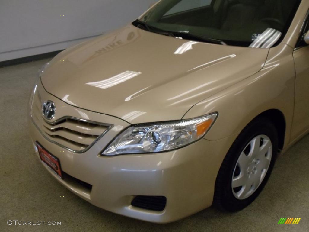2010 Camry LE - Sandy Beach Metallic / Bisque photo #7