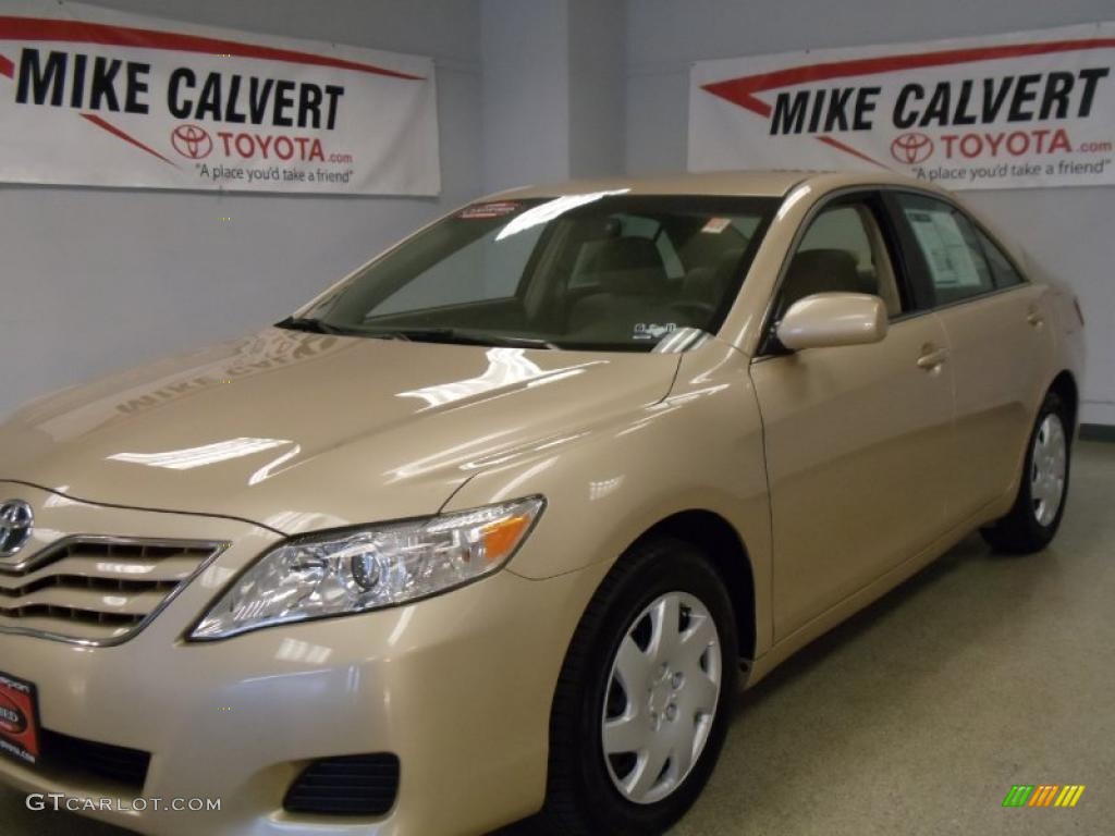 2010 Camry LE - Sandy Beach Metallic / Bisque photo #8