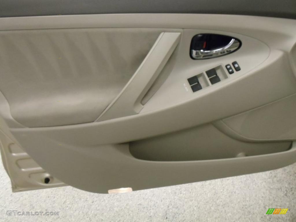 2010 Camry LE - Sandy Beach Metallic / Bisque photo #10