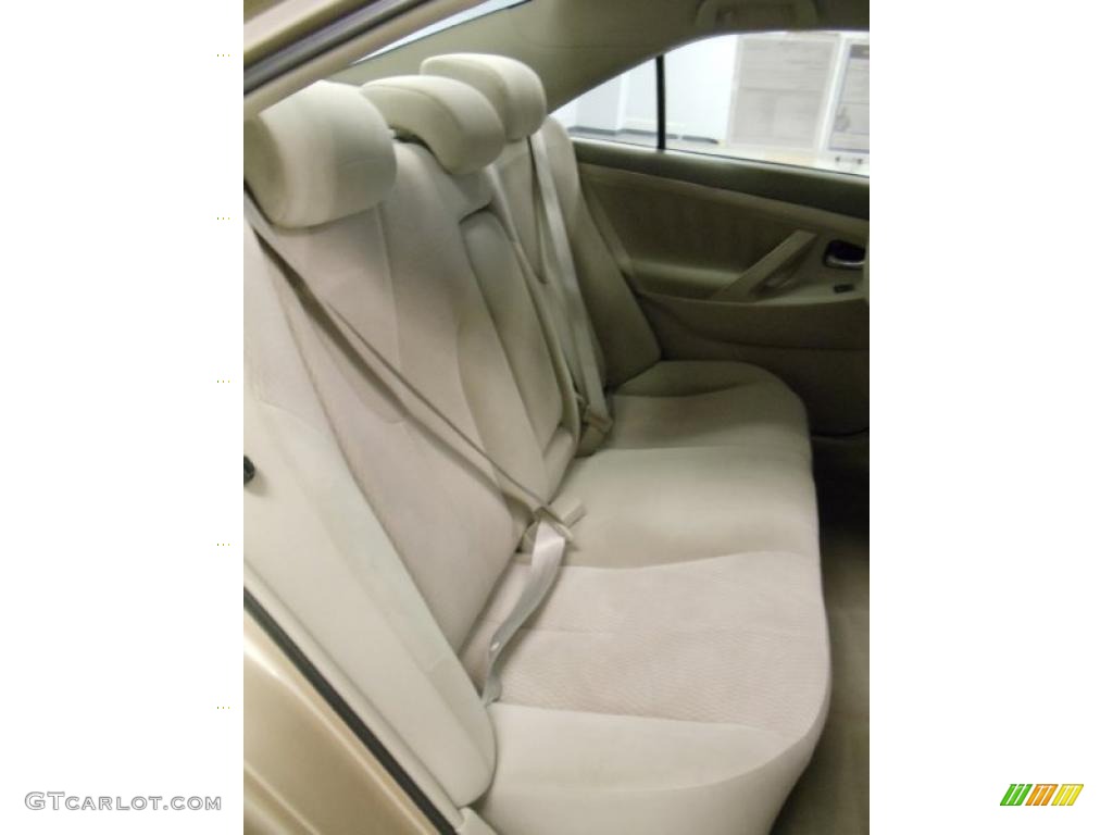 2010 Camry LE - Sandy Beach Metallic / Bisque photo #17