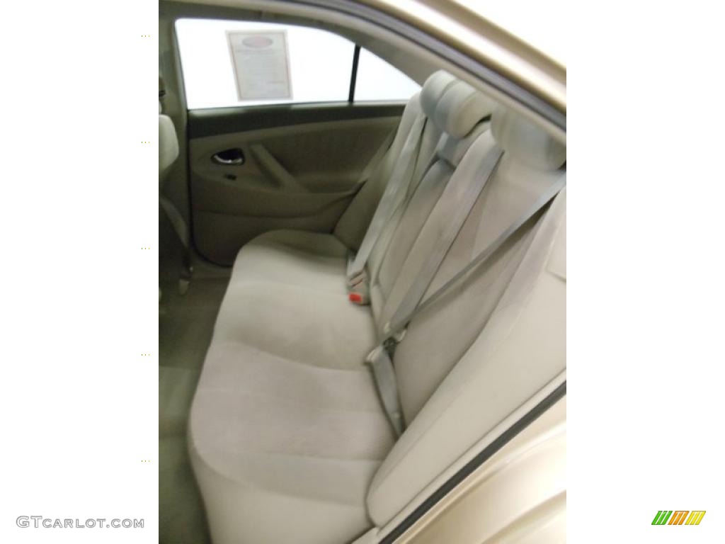 2010 Camry LE - Sandy Beach Metallic / Bisque photo #19